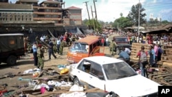 Lực lượng an ninh canh giữ hiện trường, nơi xảy ra hai vụ đánh bom trong một khu chợ ở Nairobi, Kenya, 16/5/2014.