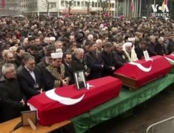 Saldırıda hayatını kaybeden Türk kökenlilerin cenaze törenleri Hanau'da yapılmıştı.