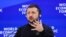 Ukrayna Cumhurbaşkanı Zelenski Davos'ta yaptığı konuşmada, Batı'yı Moskova üzerindeki yaptırım baskısını arttırmaya ve Kiev'e desteği arttırmaya çağırdı.