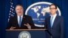 Američki državni sekretar Majk Pompeo (levo) i sekretar za finansije Stiven Mnučin na današnjoj konferenciji za novinare u Vašingtonu (Foto: AP/J. Scott Applewhite)