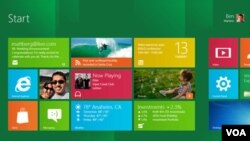 La nueva pantalla de inicio de Windows 8 está pensada para informarnos de un solo vistazo.