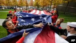 Des Américains au Mémorial du 11 Septembre, New-York, 9 novembre 2014.