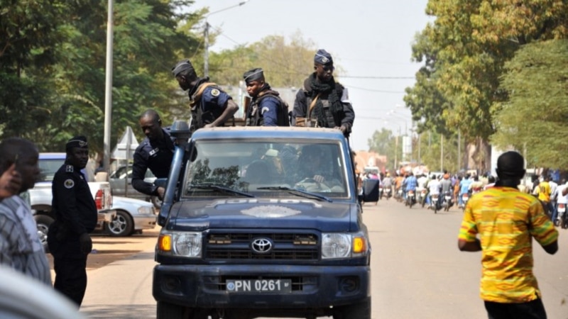 Deux morts, dont un policier, dans une double attaque au Burkina