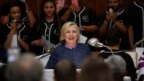 Cựu Ngoại trưởng Mỹ Hillary Clinton phát biểu tại buổi tưởng niệm Ngày Chủ nhật Đẫm máu ở Nhà thờ Brown Chapel AME ở Selma, Alabama, hôm 3/3. Bà Clinton nói sẽ không ra tranh cử tổng thống vào năm sau.
