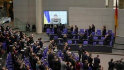 Ukrayna Cumhurbaşkanı Zelenski Almanya Parlamentosu'na video konferans yöntemiyle seslendi.