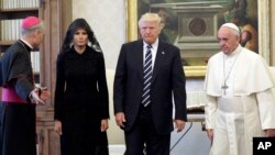 U.S. President Donald Trump and first lady Melania Trump meet with Pope Francis, May 24, 2017, at the Vatican.