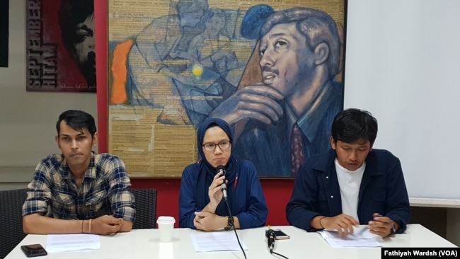 Jumpa pers Komisi Untuk Orang Hilang dan Korban Kekerasan (Kontras) soal hasil investigasi kasus penembakan mahasiswa di Kendari, Jakarta, Senin, 14 Oktober 2019. (Foto: Fathiyah Wardah/VOA)