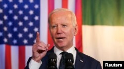 Presiden AS Joe Biden berbicara di Dundalk, Irlandia, 12 April 2023. (Foto: REUTERS/Kevin Lamarque)