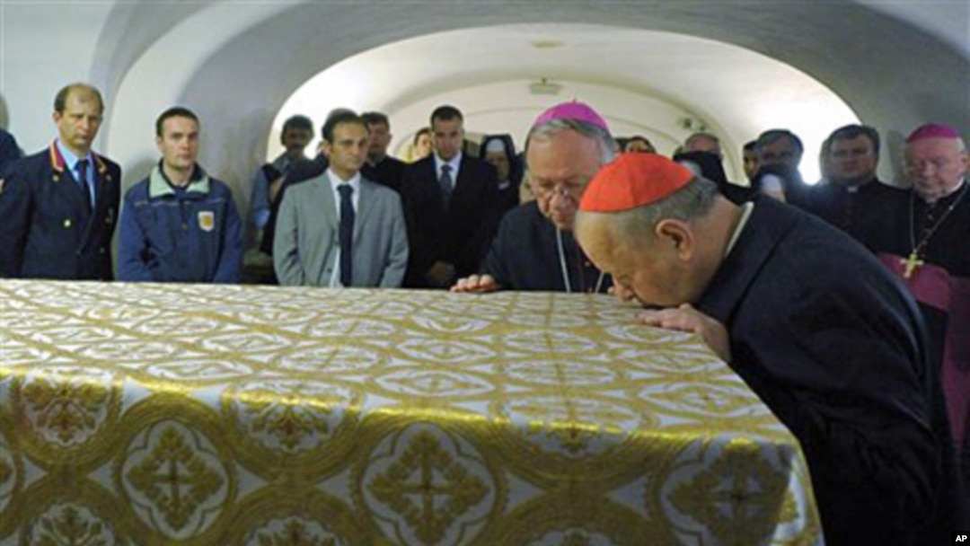 Archbishop of Kraków, and former John Paul II's secretary Stanislaw Dziwisz (r) kisses the coffin of late Pope John Paul II ahead of the beatification ceremony, April 29, 2011