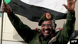 Le président soudanais Omar el-Béchir célébrant la reconquête de Heglig à Khartoum 