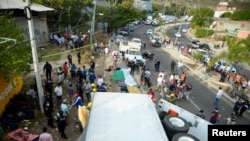 Accidente de tráiler deja al menos 49 personas muertas, la mayoría de ellas migrantes de Centroamérica, en Tuxtla Gutiérrez, en el estado de Chiapas, México el 9 de diciembre. 2021.