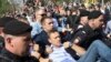 Policija privodi Alekseja Navalnog u Moskvi