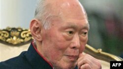 លោក លី ក្វាន់យូ (Lee Kwan Yew) ស្ថាបនិក​ប្រទេស​សិង្ហបុរី​ទំនើប អតីត​នាយក​រដ្ឋ​មន្ត្រី និង​ជា​ស្ថាបត្យករ​នៃ​ការធ្វើ​ឲ្យ​សេដ្ឋកិច្ច​របស់​សិង្ហបុរី​ងើប​ឡើង​នៅ​ក្នុង​សេដ្ឋកិច្ច​សកលលោក បាន​ទទួល​មរណភាព​ក្នុង​ជន្មាយុ ៩១ឆ្នាំ។ 