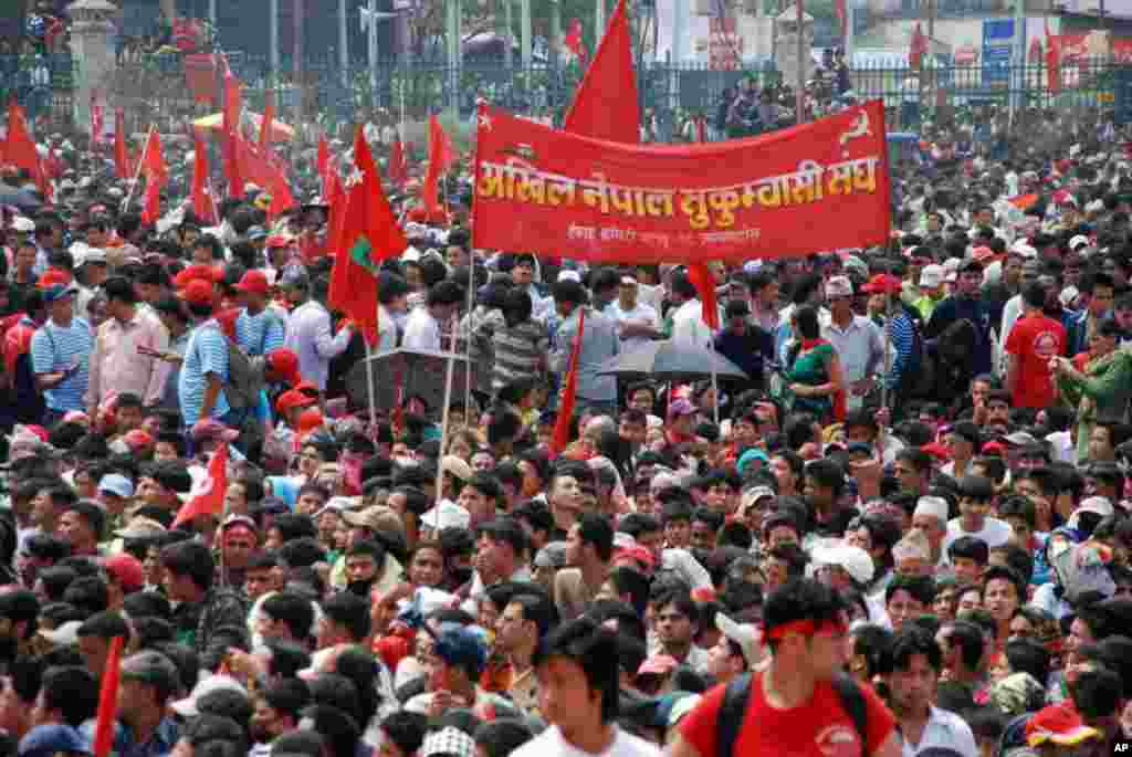 Tens of thousands of Maoist supporters in Ratna Park on May Day