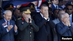 Các nhà lãnh đạo Thổ Nhĩ Kỳ dự tang lễ của 2 viên phi công trên phi cơ bị Syria bắn rơi