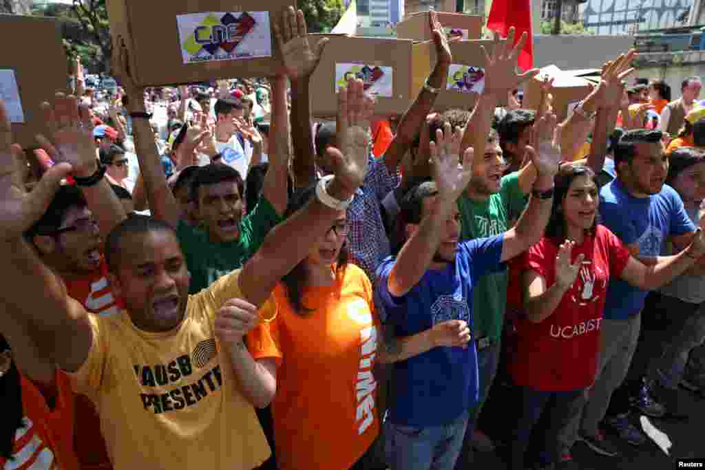 تظاهرات دانشجویان ونزوئلایی علیه نیکولاس مادورا رئیس جمهور این کشور، ​در کاراکاس پایتخت این کشور. &nbsp;