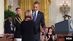 President Obama Awards National Medal of Science to Dr. Geraldine Richmond (A. Pande/VOA)