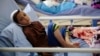 کودکی که در حمله هوایی ائتلاف عربستان در صعده مجروح شده است - آرشیو