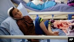 Un enfant blessé dans un raid aérien de la coalition dirigée par l'Arabie saoudite, dans un hôpital de Saada, Yémen, le 12 août 2018.