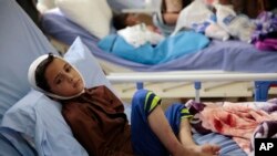کودک یمنی که در حمله ائتلاف سعودی مجروح و در بیمارستانی در صعده بستری شده است - ۱۲ اوت ۲۰۱۸