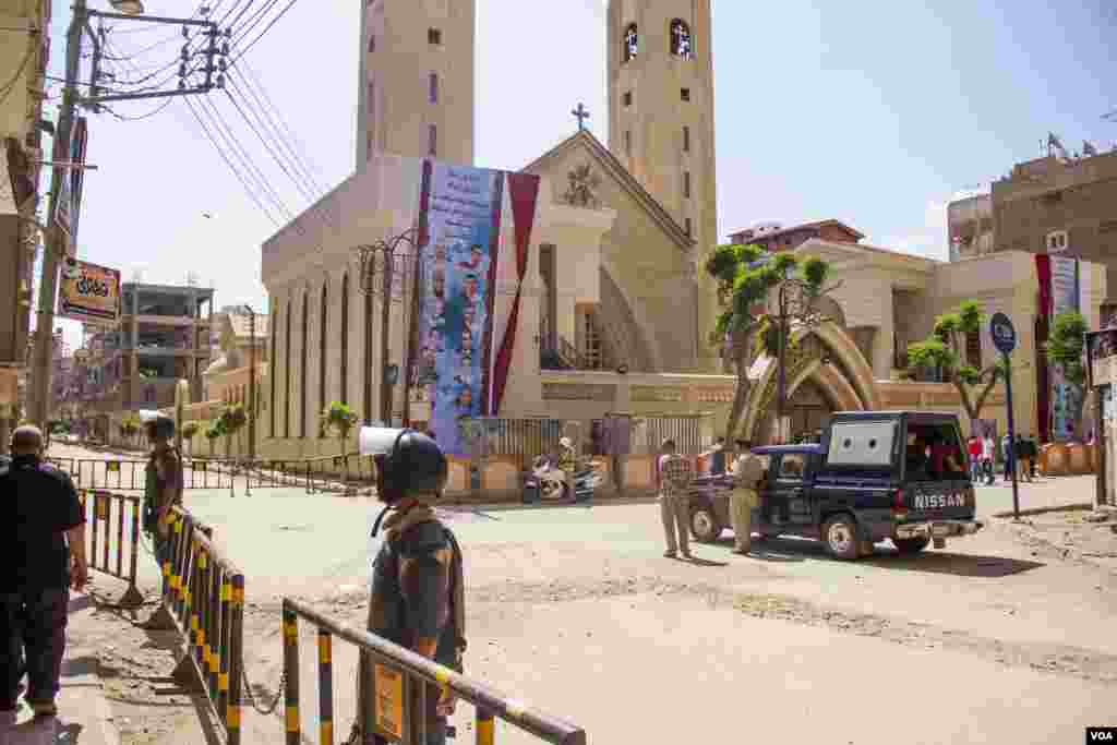 Police guard the church’s area during a vigil held in memory of those who died in a terror attack in Tanta last month, Egypt. Saturday, May 20, 2017. (H. Elrasam/VOA)