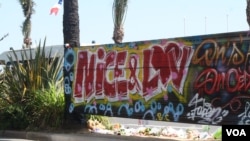 Graffiti in Nice, France, supports victims of the July 14, 2016, attack as vigils continue day and night after 84 people were killed by a trucker intent on carnage. (H. Murdock/VOA)