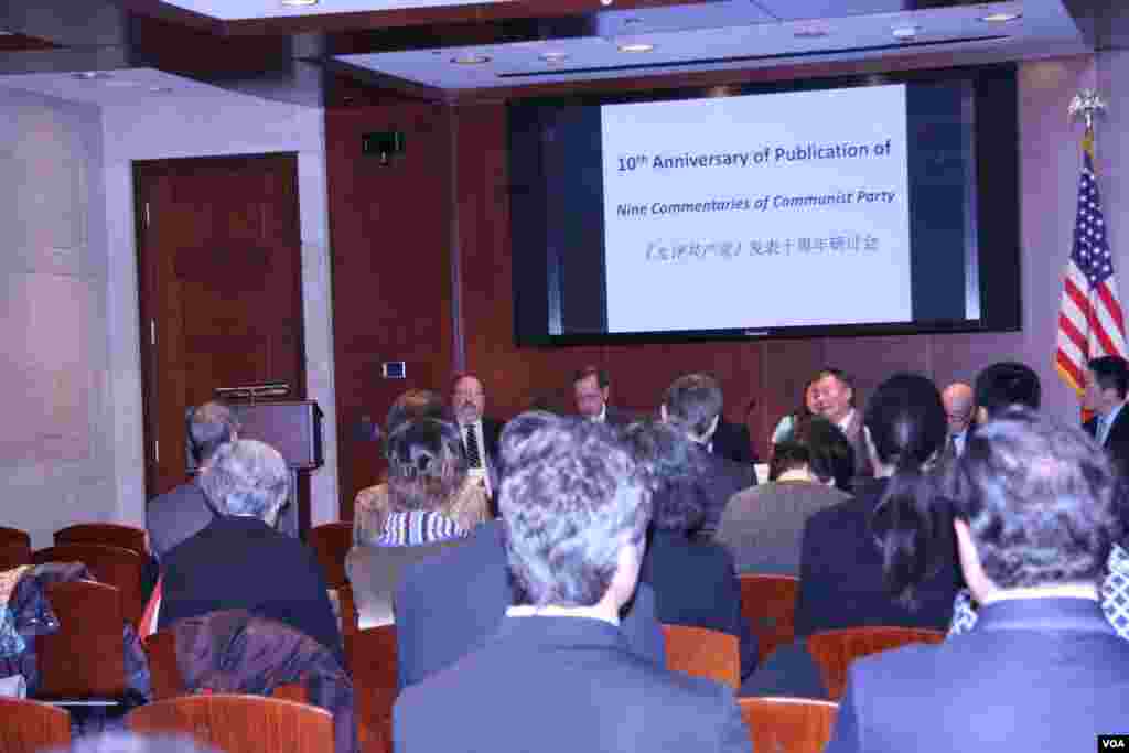 2014年12月3日，支持法轮功的《大纪元时报》和《全球退出中共服务中心》在国会山举办研讨会，斯托克曼众议员和一些专家与活动人士出席会议。