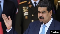 El presidente en disputa de Venezuela, Nicolás Maduro, quien ha sido acusado de obstaculizar la entrada de ayuda humanitaria a su país, dijo el martes que estar listo para recibirla "de cualquier país".