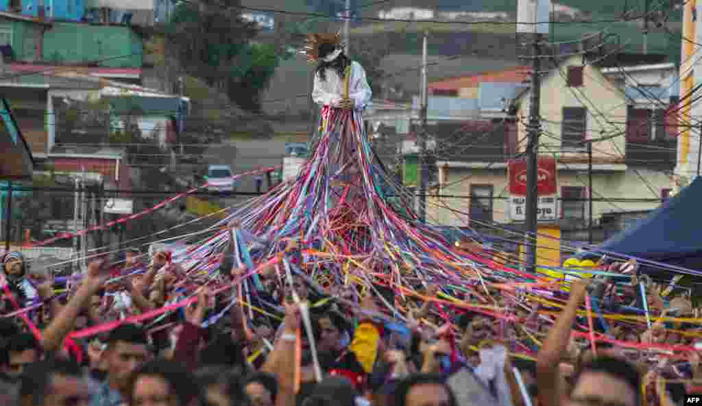 Catholics carry a statue of Jesus Nazareno during Holy Week in Cot of Cartago, 25 km east of San Jose, Costa Rico, April 12, 2017.