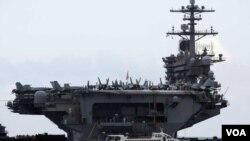 ກຳປັ່ນບັນທຸກເຮືອບິນ The USS Theodore Rosevelt ທີ່ເຫັນຢູ່ໃນຮູບນີ້ ເຂົ້າທຽບທ່າດານັງ ຂອງຫວຽດນາມ ເມື່ອວັນທີ 5 ມີນາ 2020.