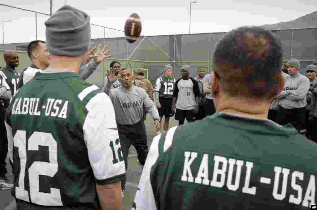 U.S. Army Master Sgt. Wade Manol explains the rules of football to players during a six-team competition to mark Thanksgiving at the U.S.-led coalition base in Kabul, Afghanistan, November 22, 2012. 