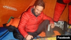 This photo of Daniele Nardi, sheltered in his tent, was posted on his Facebook page.