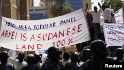 FILE - People from the Misseriya tribe of the Abyei oil region protest against the proposal of African Union (AU) mediator former South African president Thabko Mbeki for a referendum to decide whether the region belonged to Sudan or South Sudan, Nov. 28, 2012.