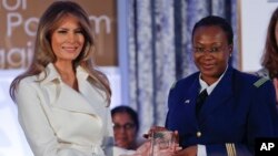 First lady Melania Trump presents the International Women of Courage Award to Major Aichatou Ousmane Issaka, from Niger. (March 29, 2017.)