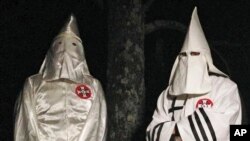 Membros do grupo racista Ku Klux Klan