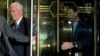 Phó Tổng thống đắc cử Mike Pence rời toà tháp Trump, ở New York, 5/12/2016. 
