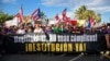 Para demonstran menuntut pengunduran diri Gubernur Puerto Rico, Ricardo Rossello dalam aksi di San Juan (17/7). 