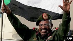 Le président soudanais Omar el-Béchir célébre la reconquête de Heglig à Khartoum, le 15 août 2012.