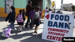 Una encuesta de la investigación señala que un 63% de los estadounidenses opinan que el Gobierno federal debería invertir más recursos en la infancia. 