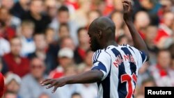 Youssouf Mulumbu joue en Premier League à Manchester, en Angleterre, le 28 septembre 2013. 