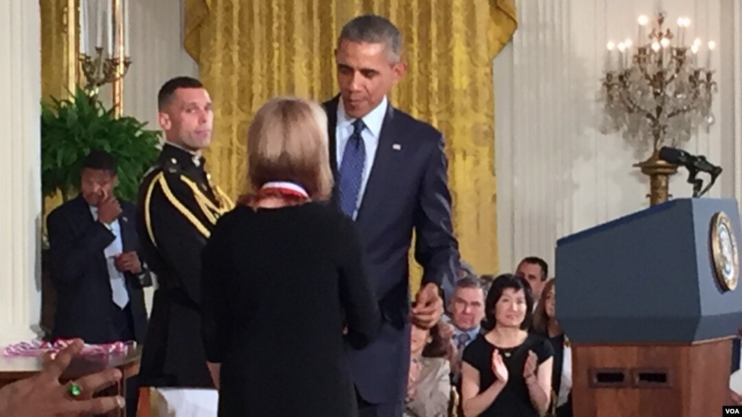 President Obama Awards National Medal of Science to Dr. Geraldine Richmond (A. Pande/VOA)