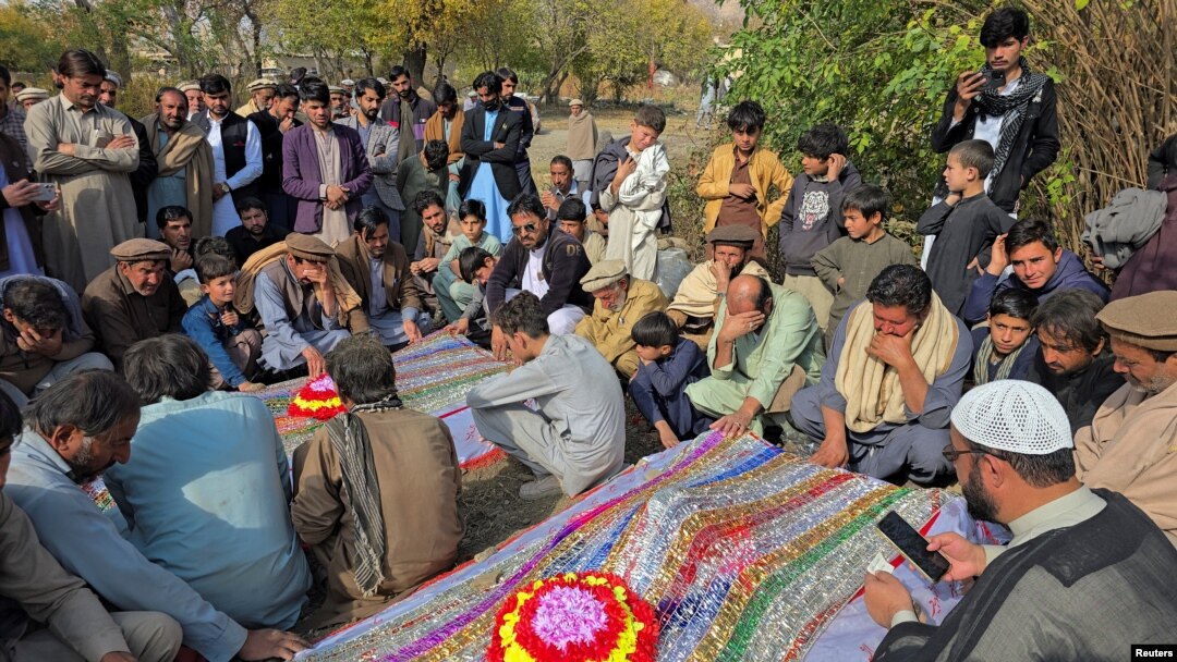 کرم میں نومبر میں مسافر گاڑیوں پر فائرنگ سے ہلاکتوں کے بعد صورتِ حال کشیدہ ہو گئی تھی۔ 