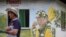 Un grafiti del líder de las FARC Manuel Marulanda se ve en el Área Territorial de Capacitación y Reincorporación (ETCR) El Oso, en Gaitania, Departamento de Tolima, Colombia, el 27 de octubre de 2021.