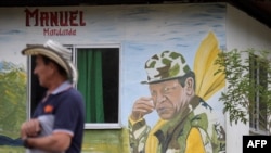 Graffitis del líder de las FARC Manuel Marulanda se ve en el Área Territorial de Capacitación y Reincorporación (ETCR) El Oso, en Gaitania, Departamento de Tolima, Colombia, el 27 de octubre de 2021.