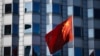 FILE - Bendera nasional China berkibar di depan kedutaan besar negara tersebut di Berlin, Selasa, 23 April 2024. (Markus Schreiber/AP)