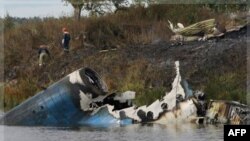 Ostaci ruskog aviona koji se srušio posle uzletanja iz Jaroslavlja