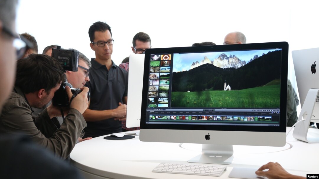 Sebuah komputer iMac 27 inci dalam presentasi di kantor pusat Apple di Cupertino, California. 