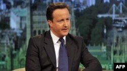 Thủ tướng Anh David Cameron việc bin Laden sống trong một ngôi nhà lớn trong một vùng dân cư đông đúc cho thấy phải có một mạng lưới hỗ trợ tại Pakistan