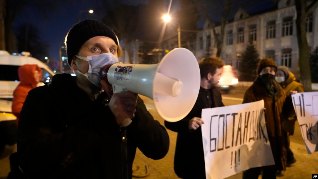 Протестующие перед посольством Казахстана в Киеве, 6 января 2022 г.