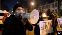 Протестующие перед посольством Казахстана в Киеве, 6 января 2022 г.